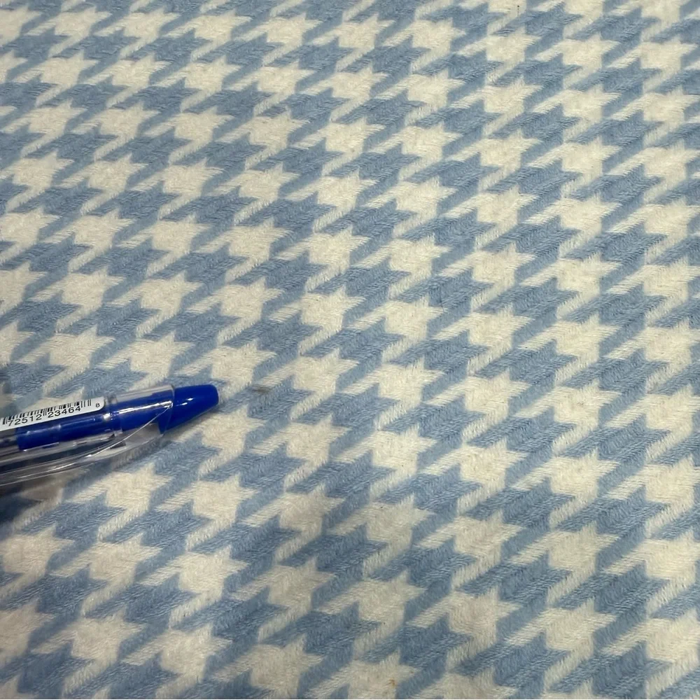 100% Cashmere made in Scotland Elegant Blue and White Houndstooth Scarf